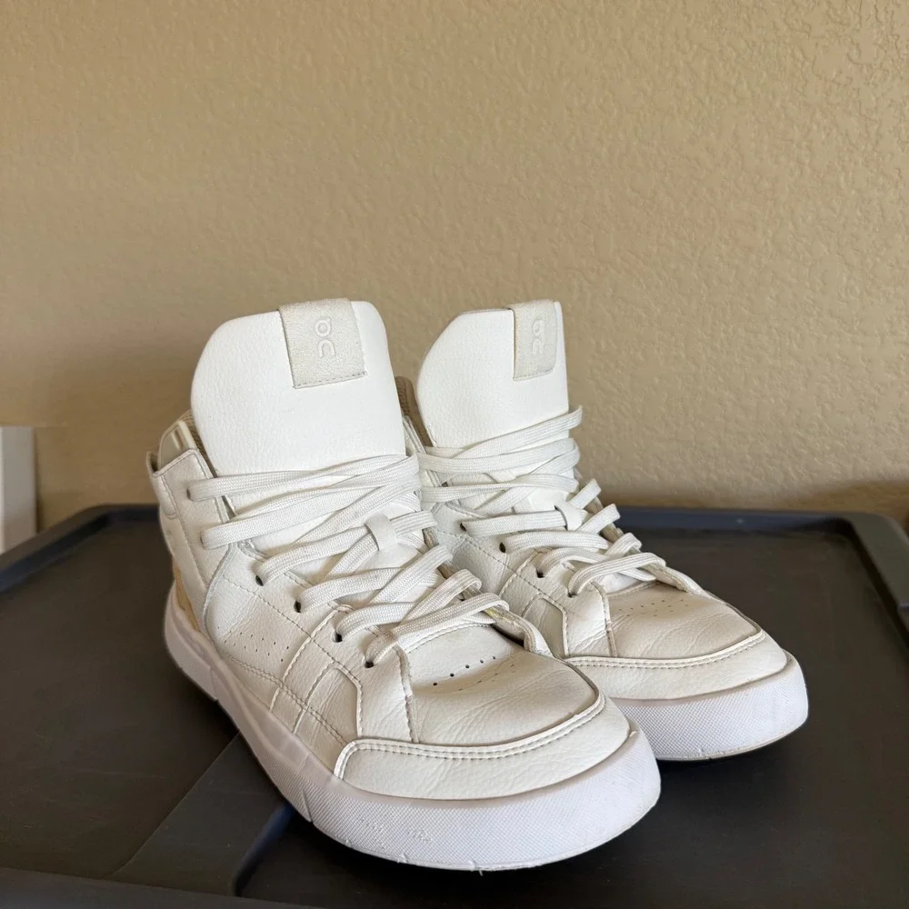 On Cloud The Roger Hi Sneakers Womens Size 9 White Sand Good High Top CloudTec